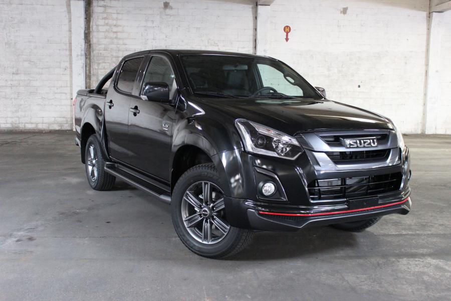  Isuzu D-Max Urban Double Cab 2017 года  (фото 2 из 13)